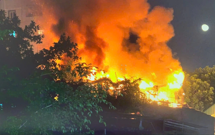 Vụ cháy xảy ra tại tầng 4 của ngôi nhà 4 tầng gần Bệnh viện Phụ sản Hà Nội